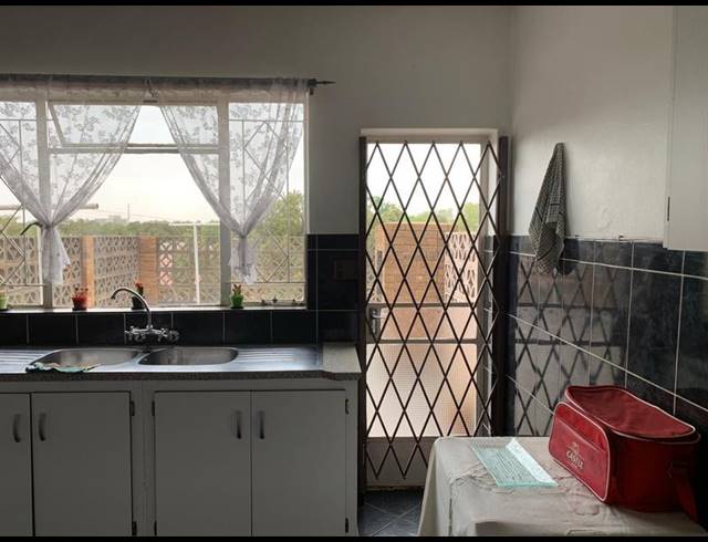 2 BEDROOM APARTMENT FOR SALE IN VANDERBIJLPARK SE 1